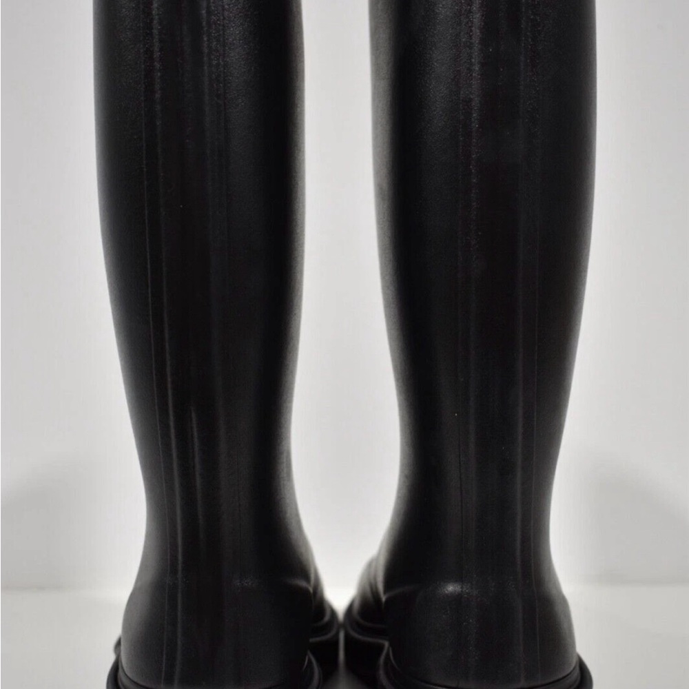 CHANEL Black and White Logo Knee-High Boots - Picture 6 of 7